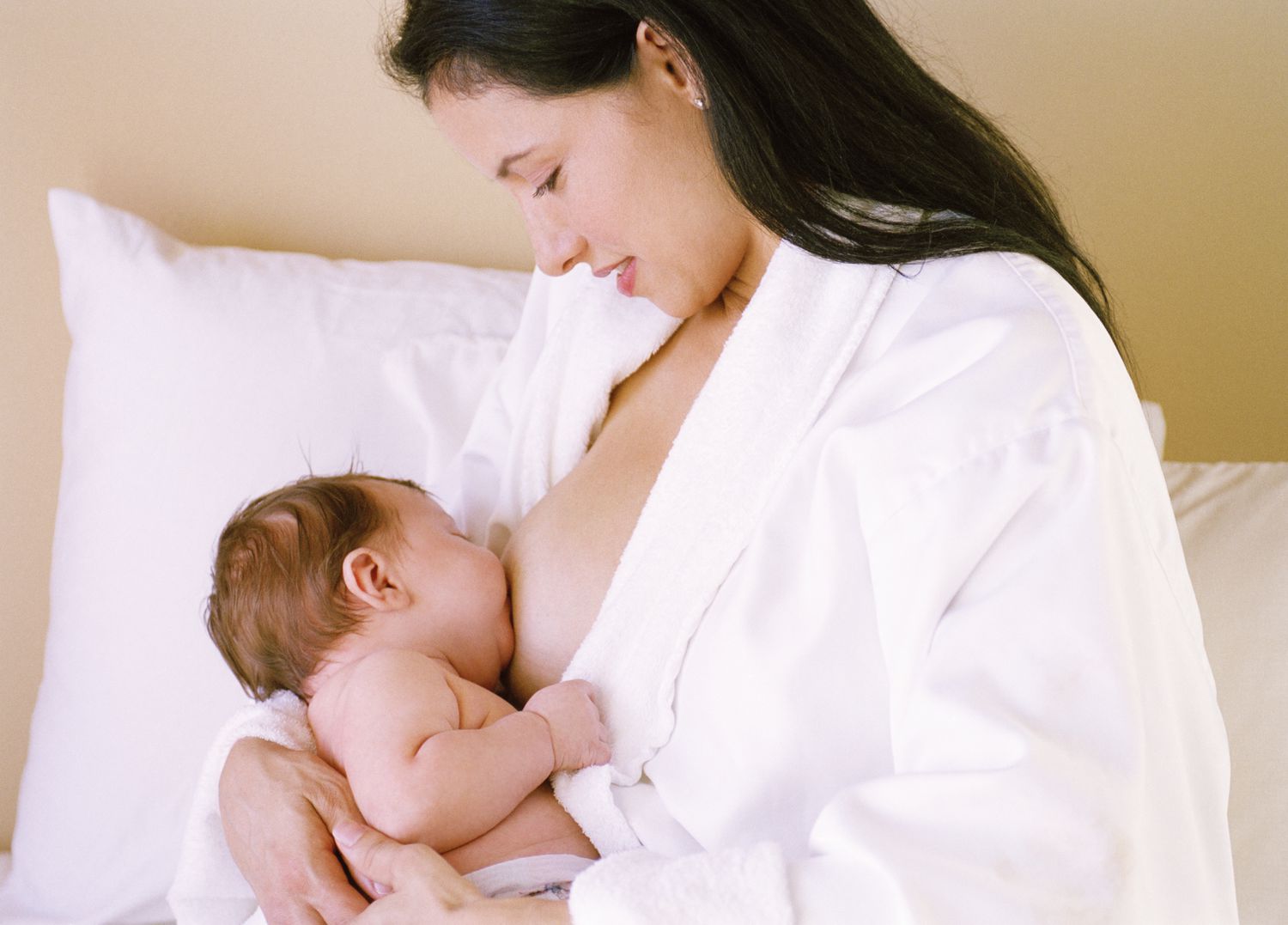 母乳喂养婴儿的妇女