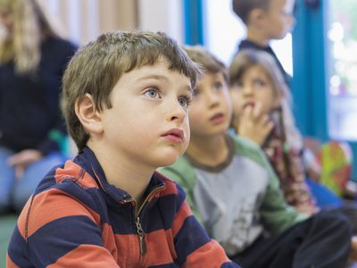 school classroom children listening