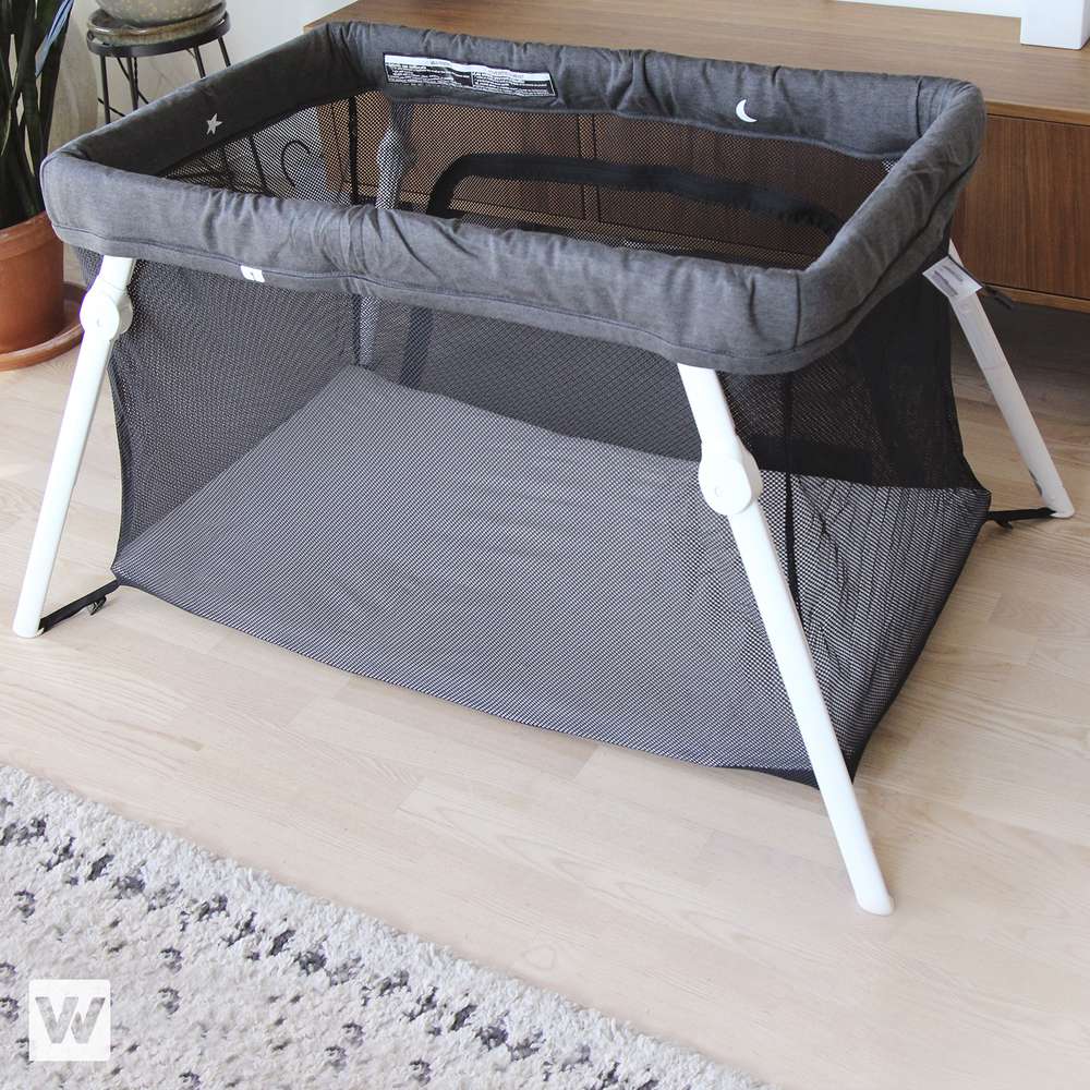 Guava Family Lotus Travel Crib