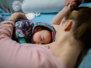 妇女母乳喂养