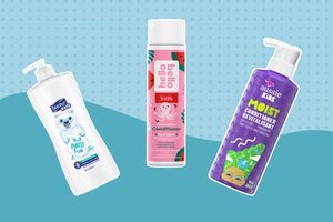 Assortment of conditioners we recommend for kids for all hair types displayed on a two-tone blue patterned background