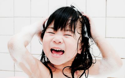 孩子洗头