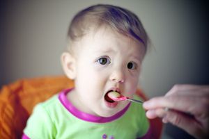 baby eating applesauce with cinnamon