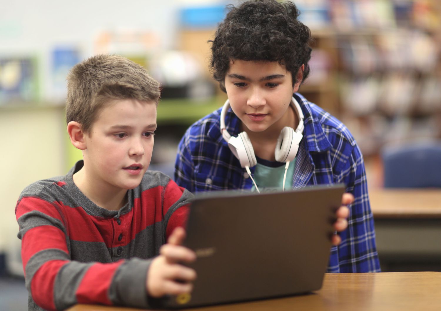 fourth grade friends - boys with laptop