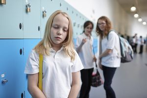 女孩在学校被欺负