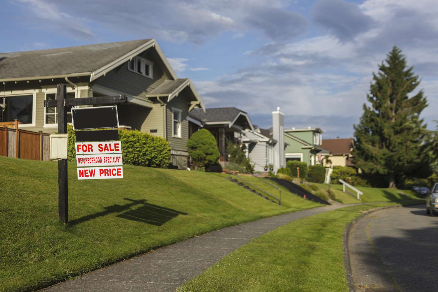 年代treet view of a home with a for-sale sign in yard