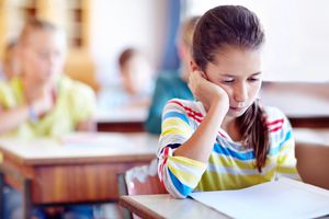 学校让她感到无聊