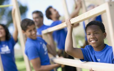 Volunteers building home