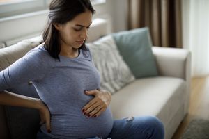 年轻孕妇，腰部麻木和刺痛