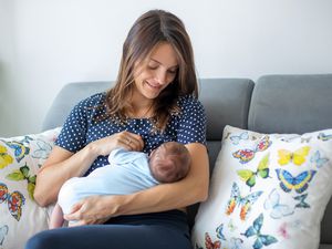 妇女母乳喂养