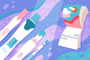 精准医疗gnancy tests with a calendar marking days (How Does a Pregnancy Test Work?)