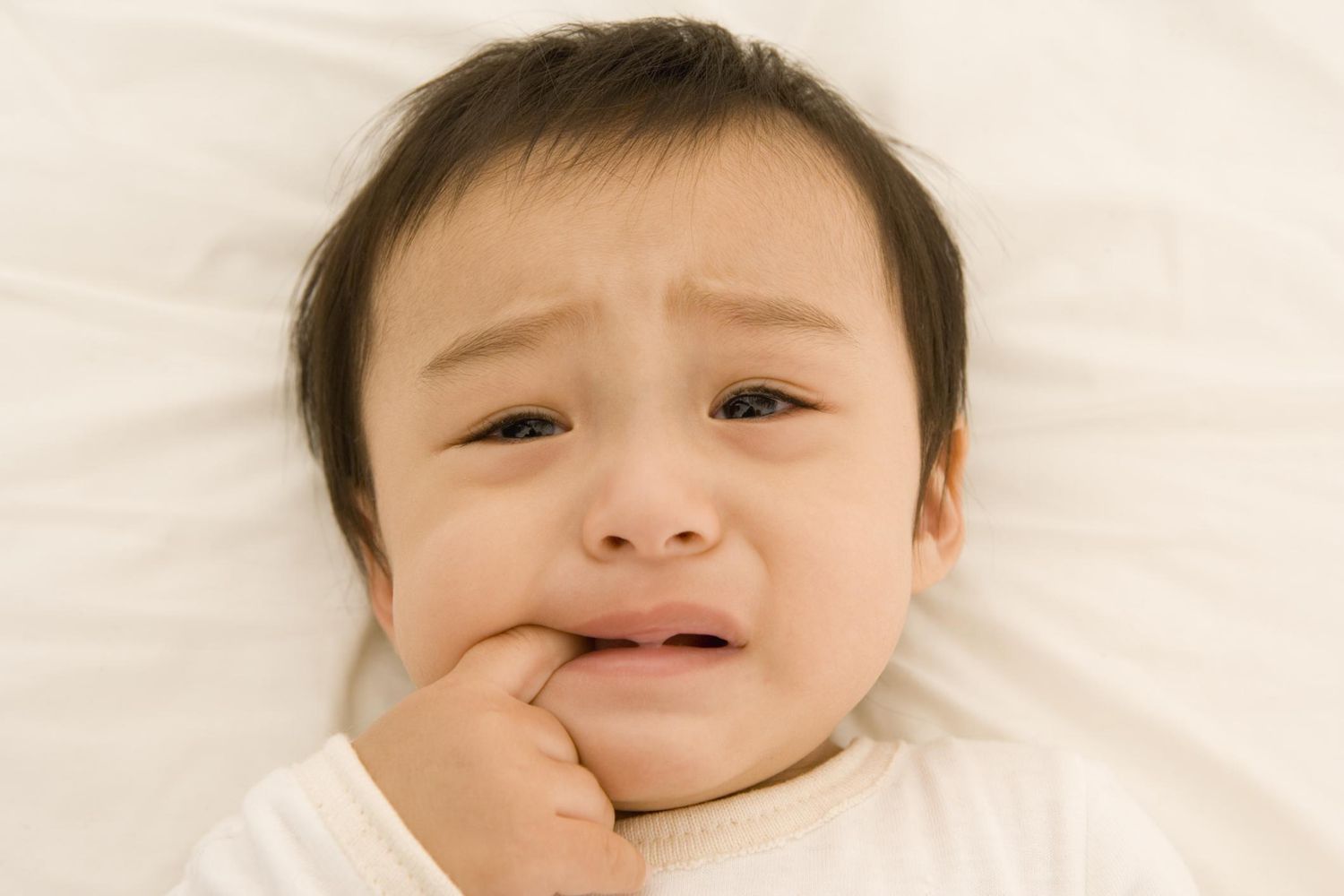 男婴(9 - 12月s) crying