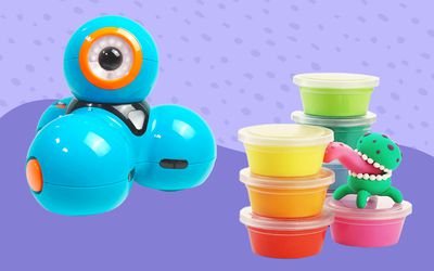 Wonder Workshop Dash and Fat Brain Toys Hey Clay Aliens displayed on a two-tone purple patterned background