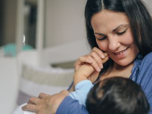 母乳喂养的妈妈
