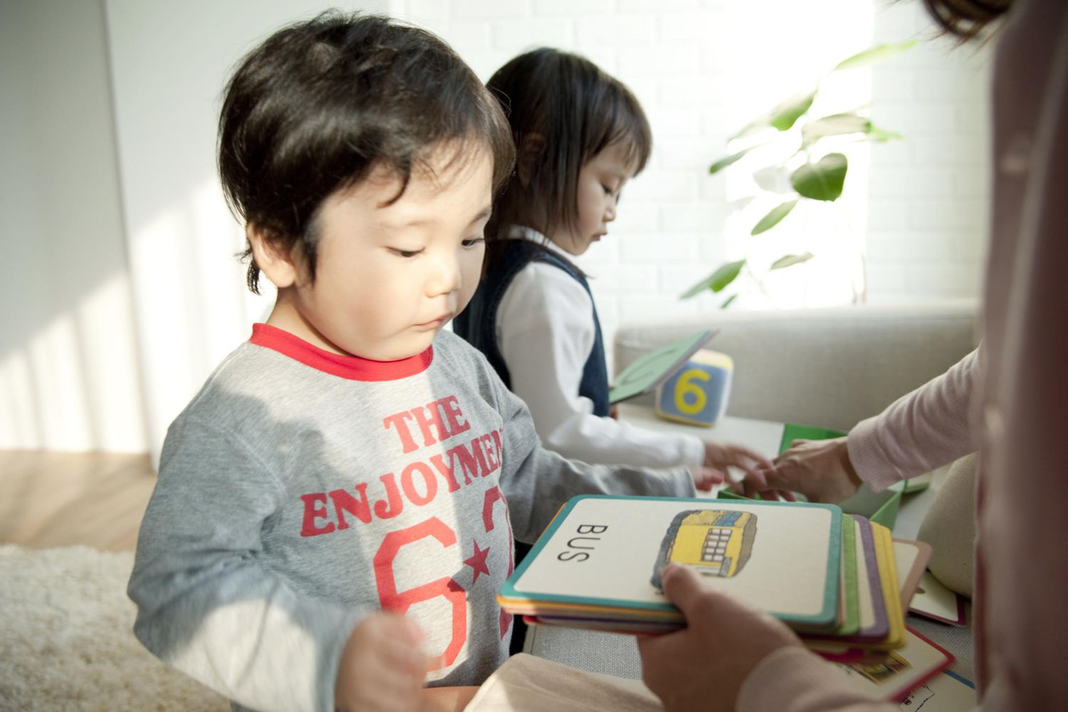Mother teaching children with flash cards