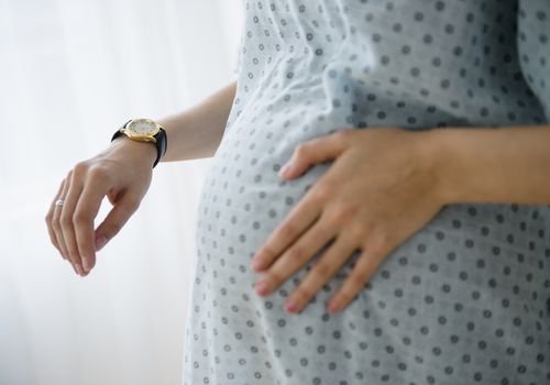 孕妇在医院分娩