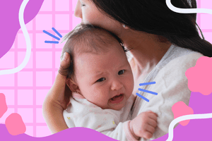 母亲抱着哭泣的婴儿