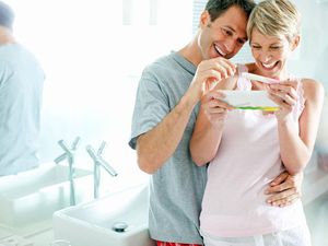 读怀孕棒的夫妇华体会体育官方人口