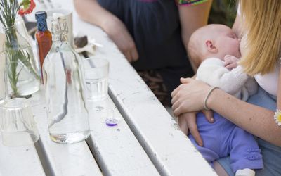 woman breastfeeding her baby at a cafe