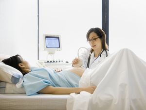孕妇做超声波扫描