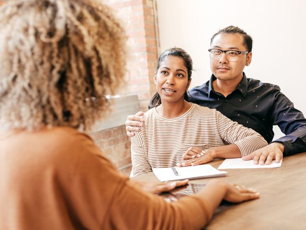 A couple talking to a genetic counselor